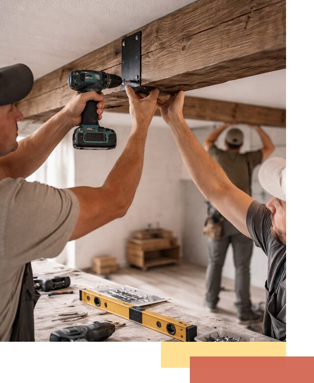 Монтаж декоративных потолочных балок в бору